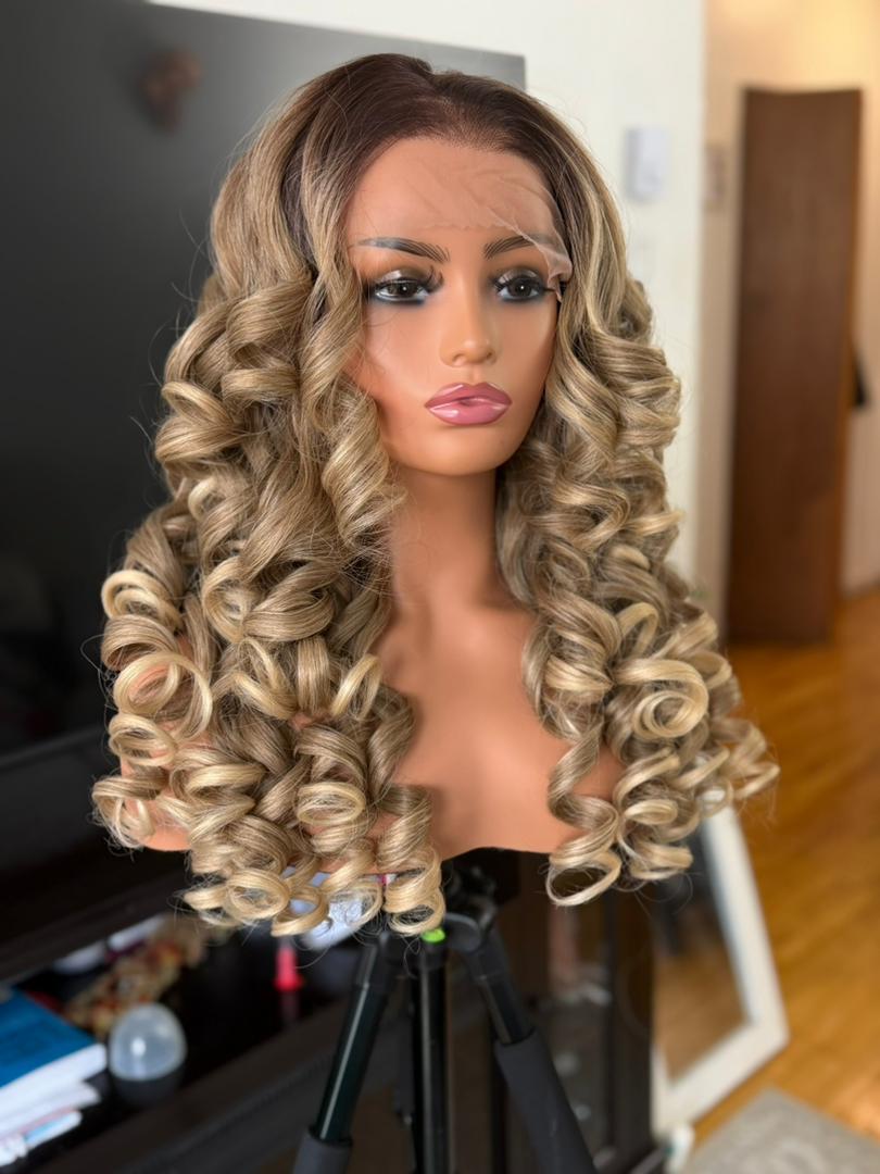 Perruque Bouncy Latisha frontal 13*6 HD