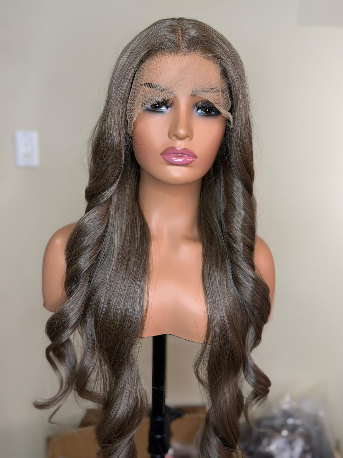 Linda gris argenté