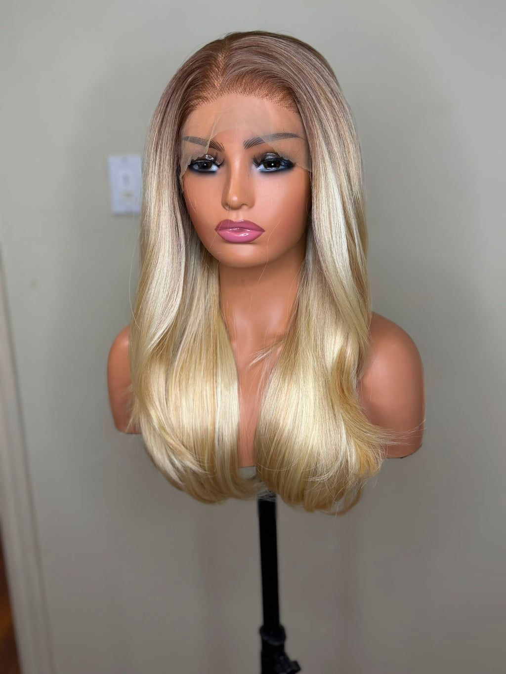 Nelya blond