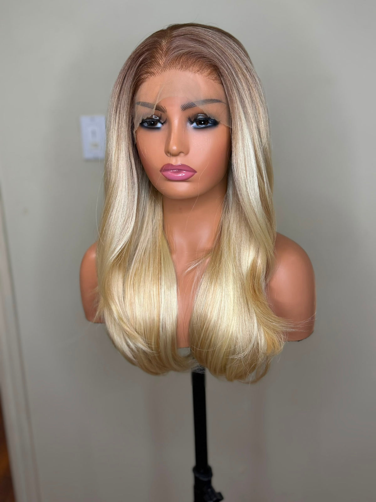 Nelya blond