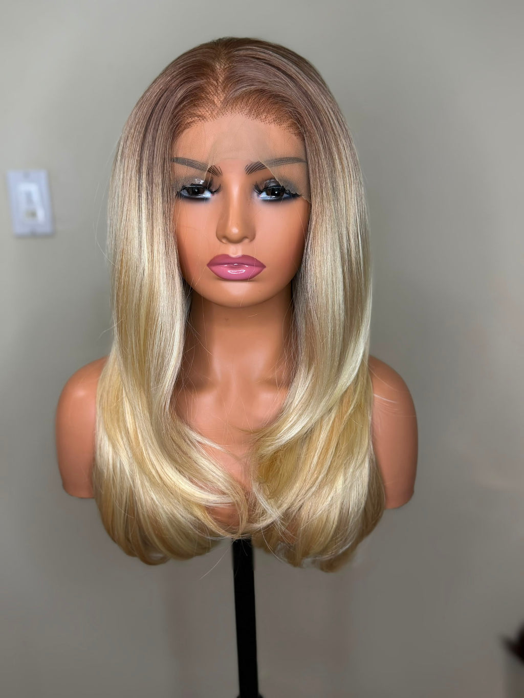 Nelya blond